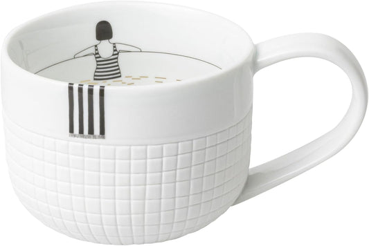 Tazza in porcellana con dettaglio decorativo