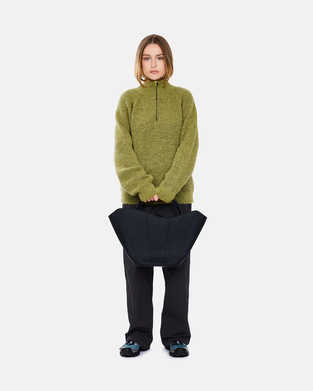 Josefine Tote – Borsa nera grande da spalla vegana Gaston Luga